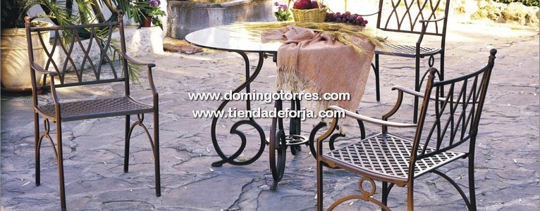 4 conjuntos de mesas sillas aluminio fundido jardínForja Domingo Torres S.L.