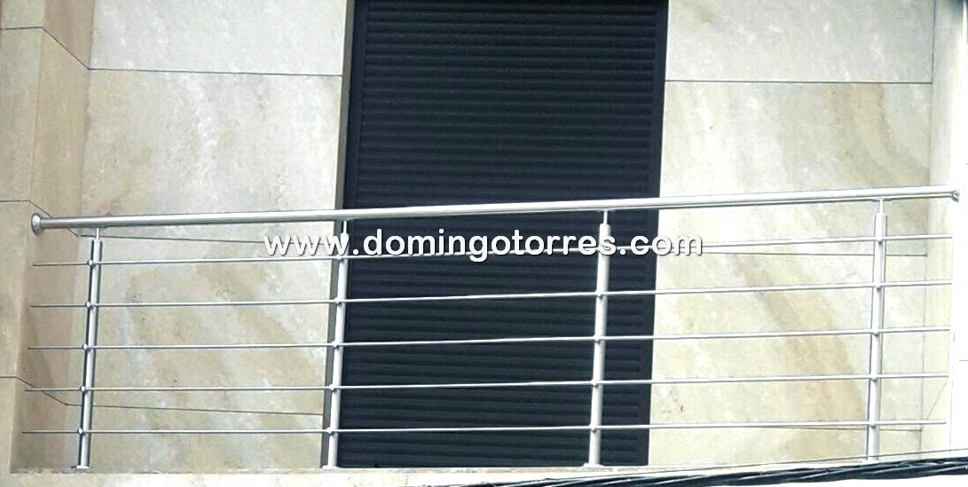 Nº8024 Baranda y balcón acero inox satinado o espejo modelo Málaga