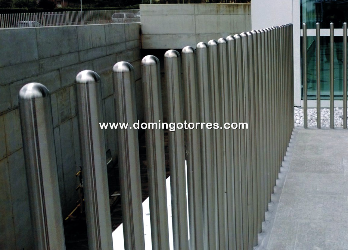 Nº8043 Verja de acero inoxidable con tubo redondo modelo Asturias