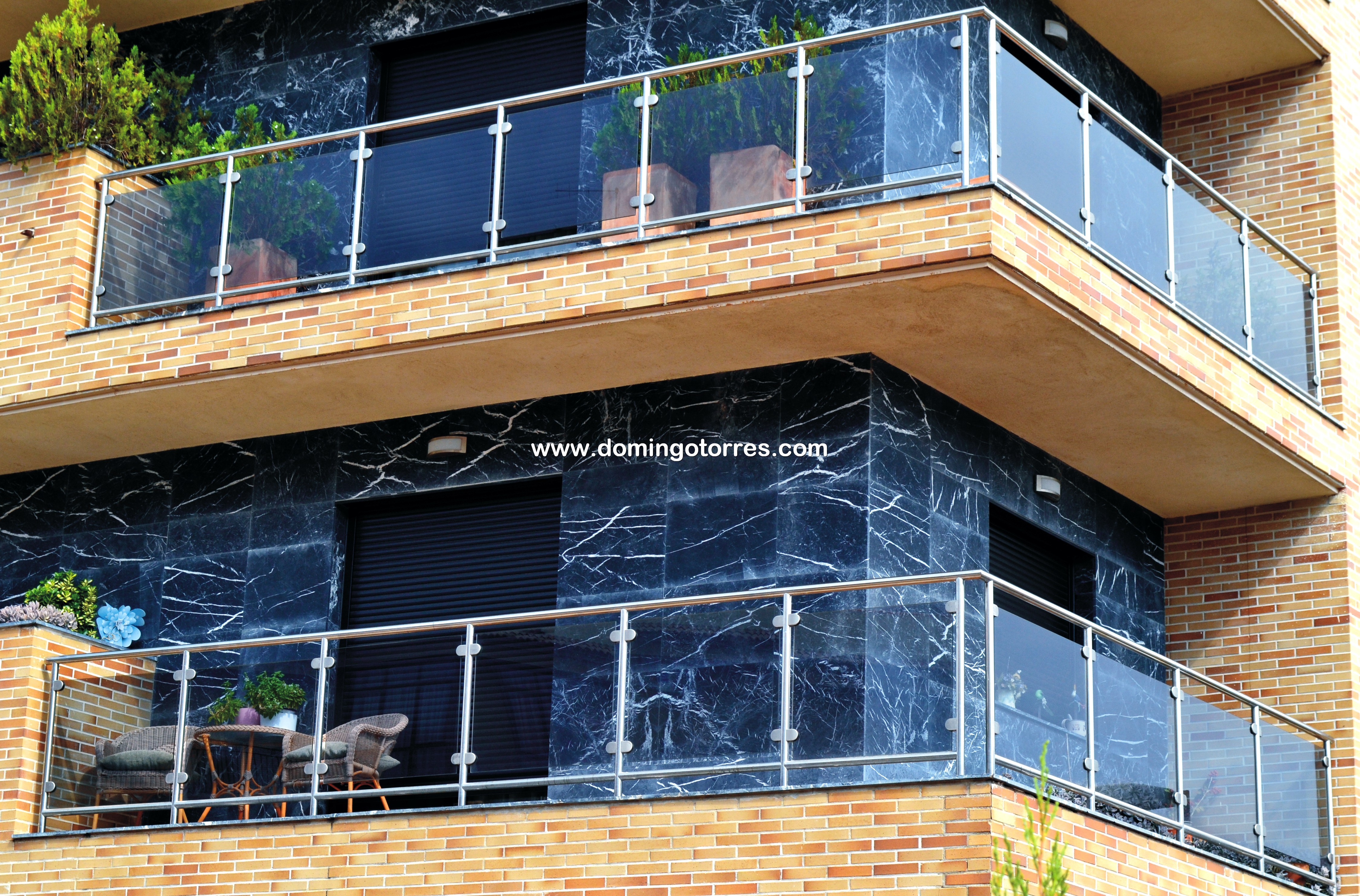 Nº8439 Fotos de balcones grandes corridos de acero inox con vidrio