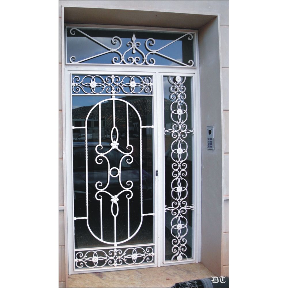 1030 Puerta de hierro pintada en blanco con diseño elegante 1030 Puerta de hierro pintada en blanco con diseño elegante