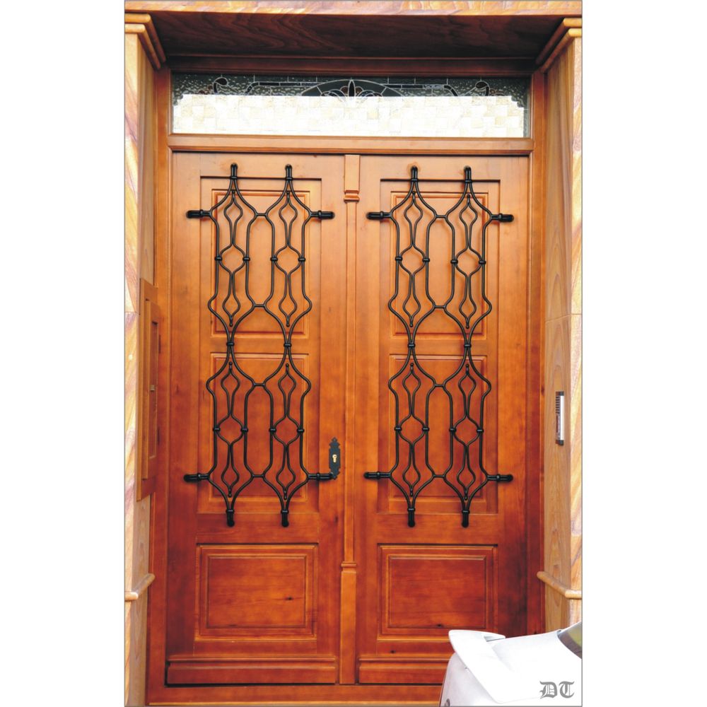1046 Puerta de madera con adornos sutiles en forja 1046 Puerta de madera con adornos sutiles en forja