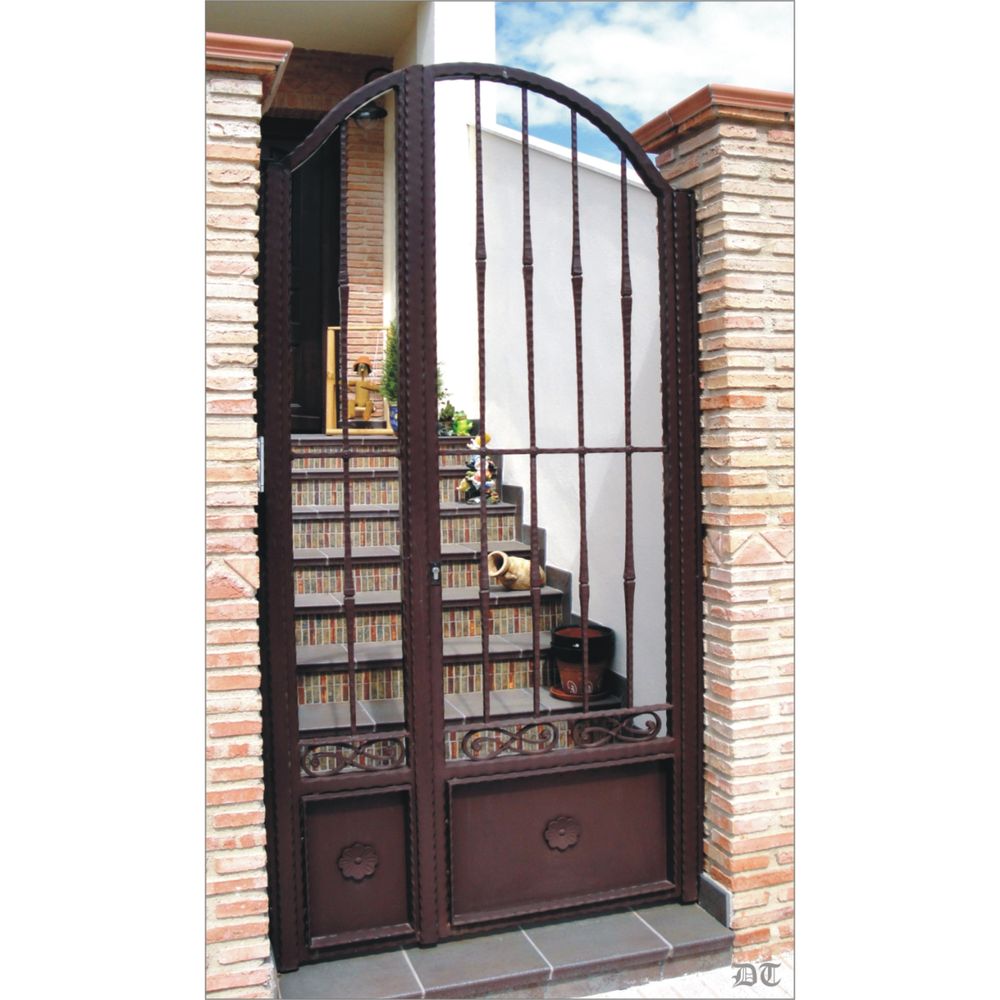 1610 Cancela con forma redondeada y barrote sencillos de forja 1610 Cancela con forma redondeada y barrote sencillos de forja