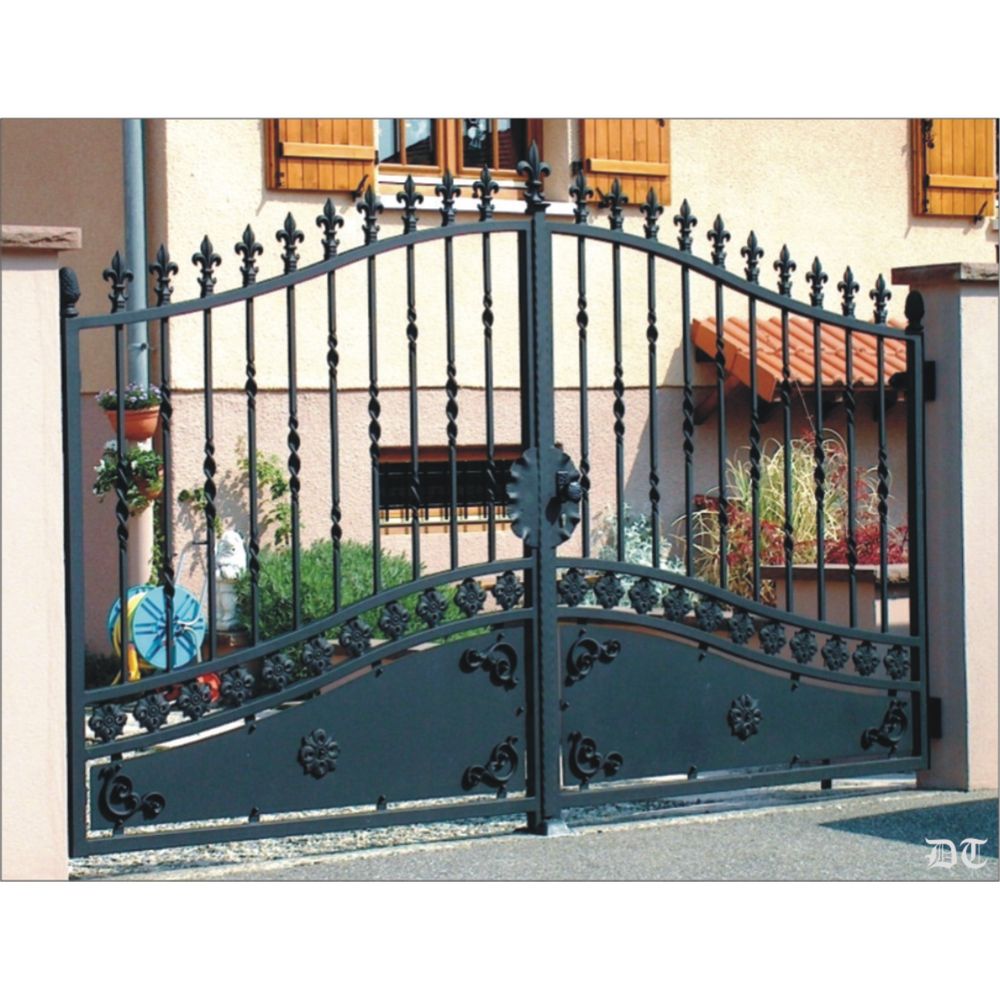 1626 Verja con adornos, lanzas y barrotes de forja artística 1626 Verja con adornos, lanzas y barrotes de forja artística