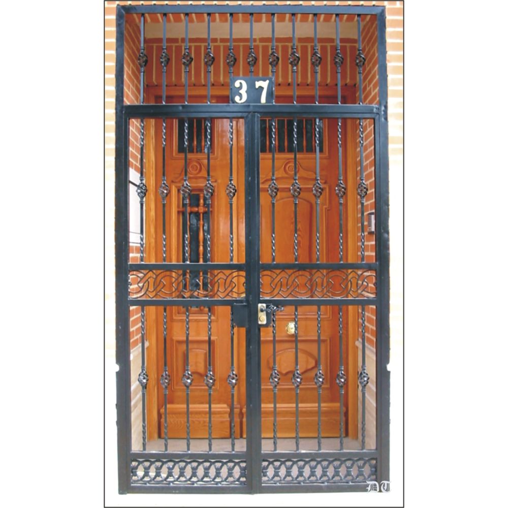 1673 Cancela de hierro artístico con numeros en latón 1673 Cancela de hierro artístico con numeros en latón